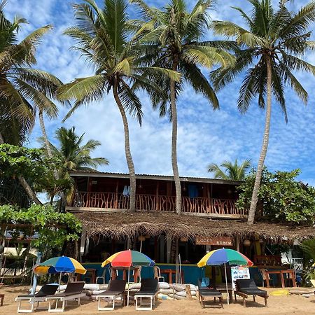 Lucky Sea Beach Hotel Tangalle Buitenkant foto