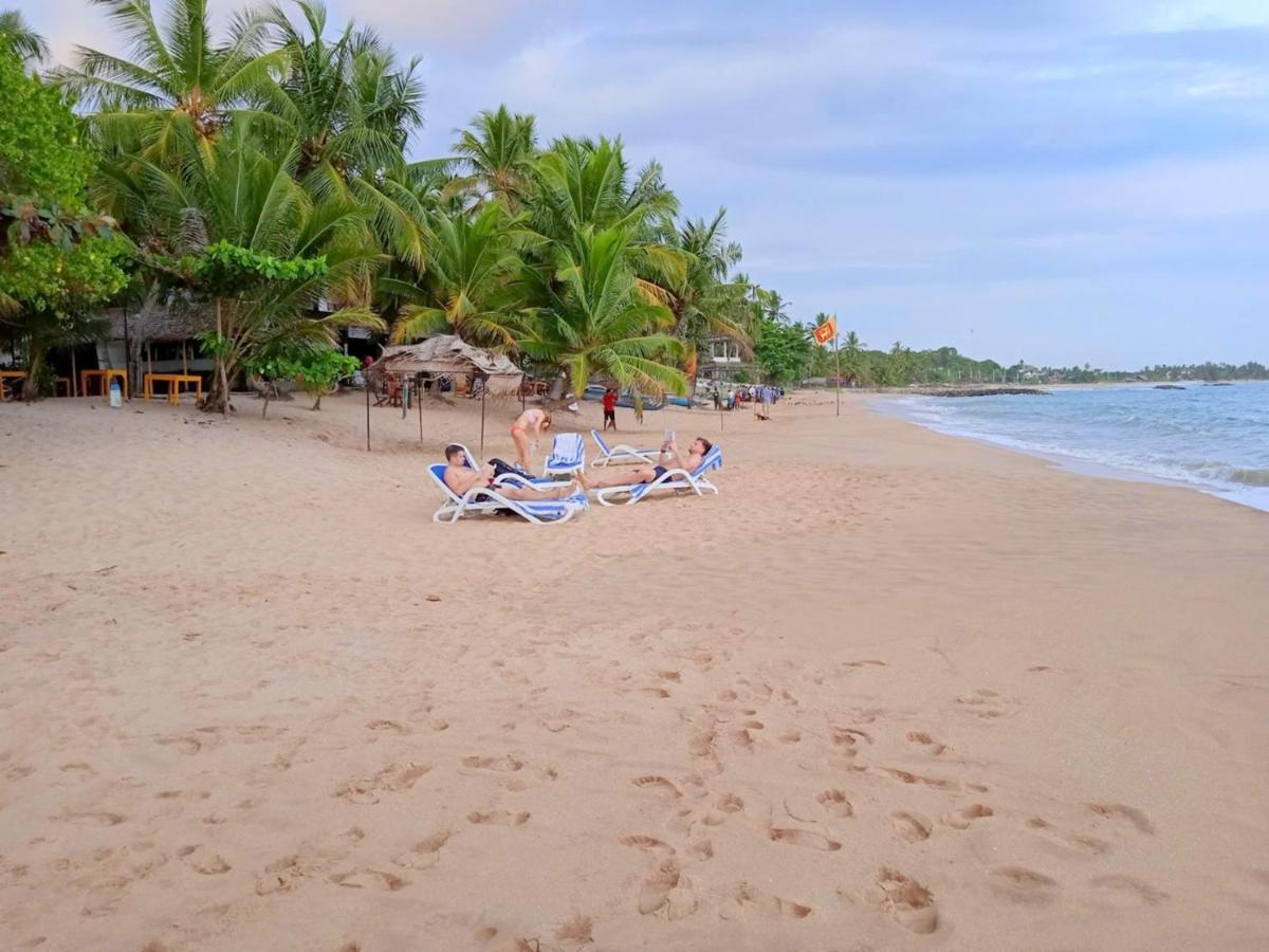 Lucky Sea Beach Hotel Tangalle Buitenkant foto