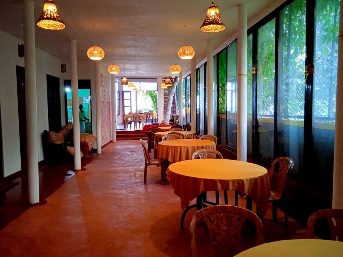 Lucky Sea Beach Hotel Tangalle Buitenkant foto
