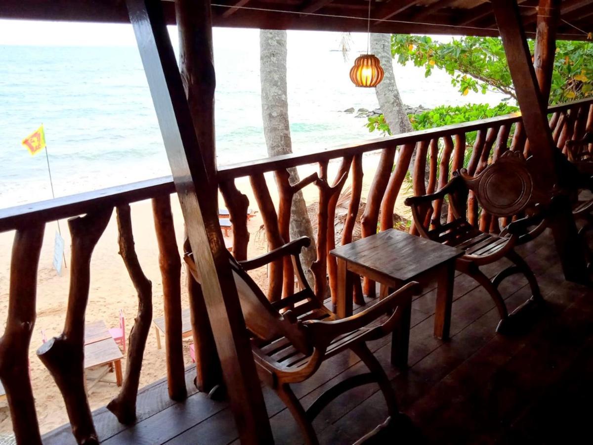 Lucky Sea Beach Hotel Tangalle Buitenkant foto