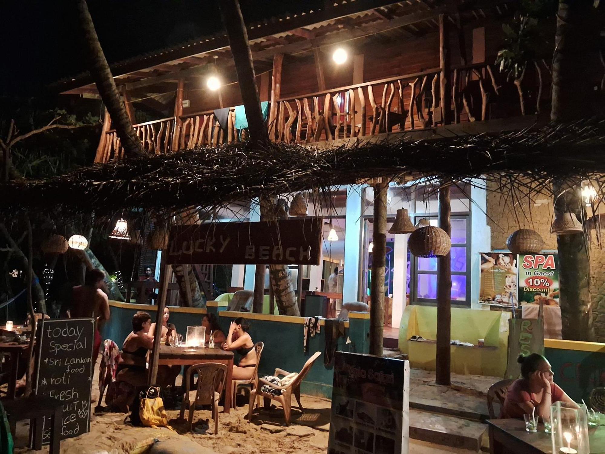 Lucky Sea Beach Hotel Tangalle Buitenkant foto