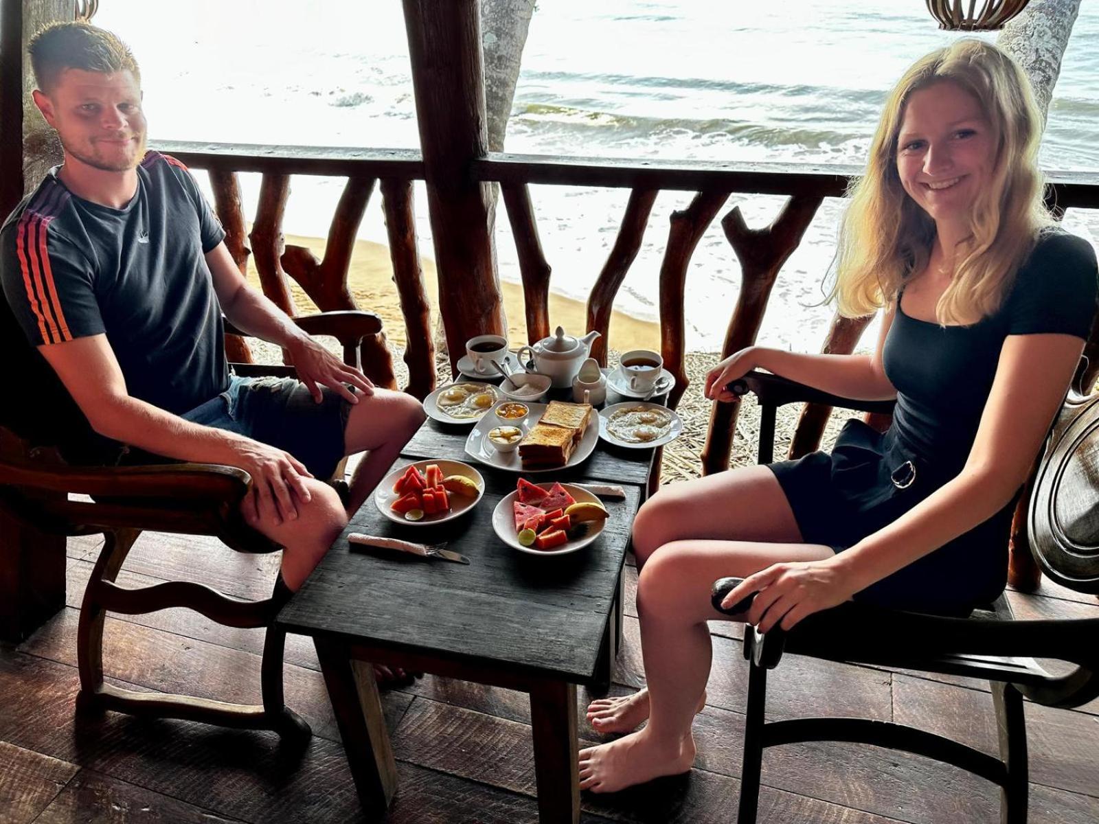 Lucky Sea Beach Hotel Tangalle Buitenkant foto