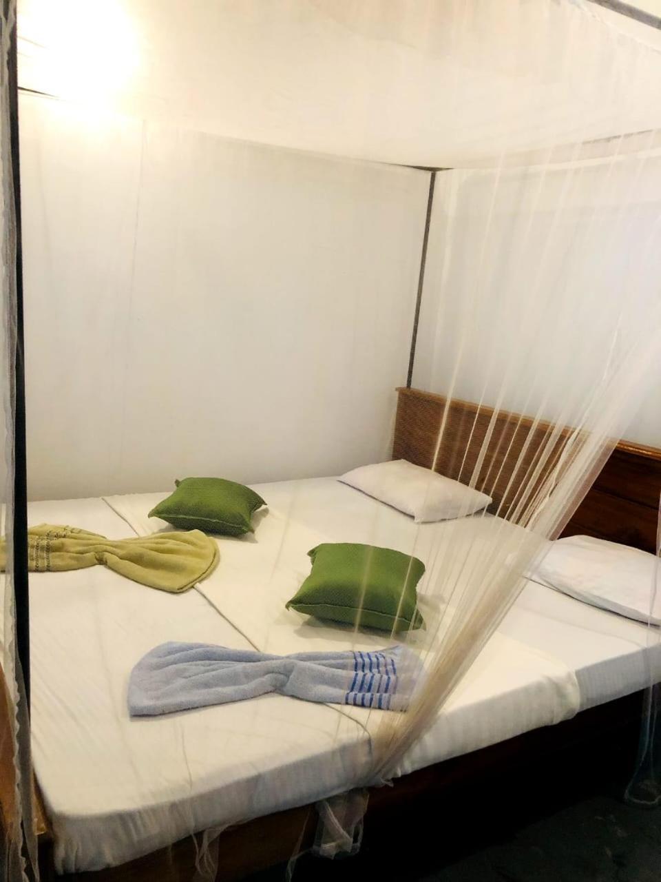 Lucky Sea Beach Hotel Tangalle Buitenkant foto