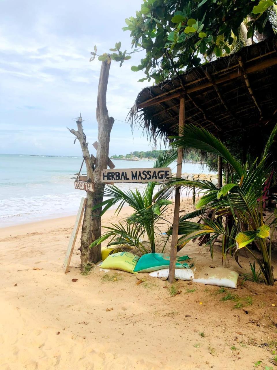Lucky Sea Beach Hotel Tangalle Buitenkant foto