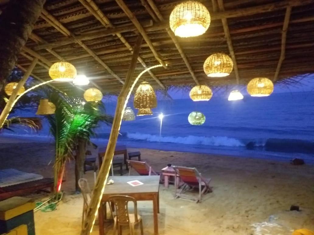 Lucky Sea Beach Hotel Tangalle Buitenkant foto