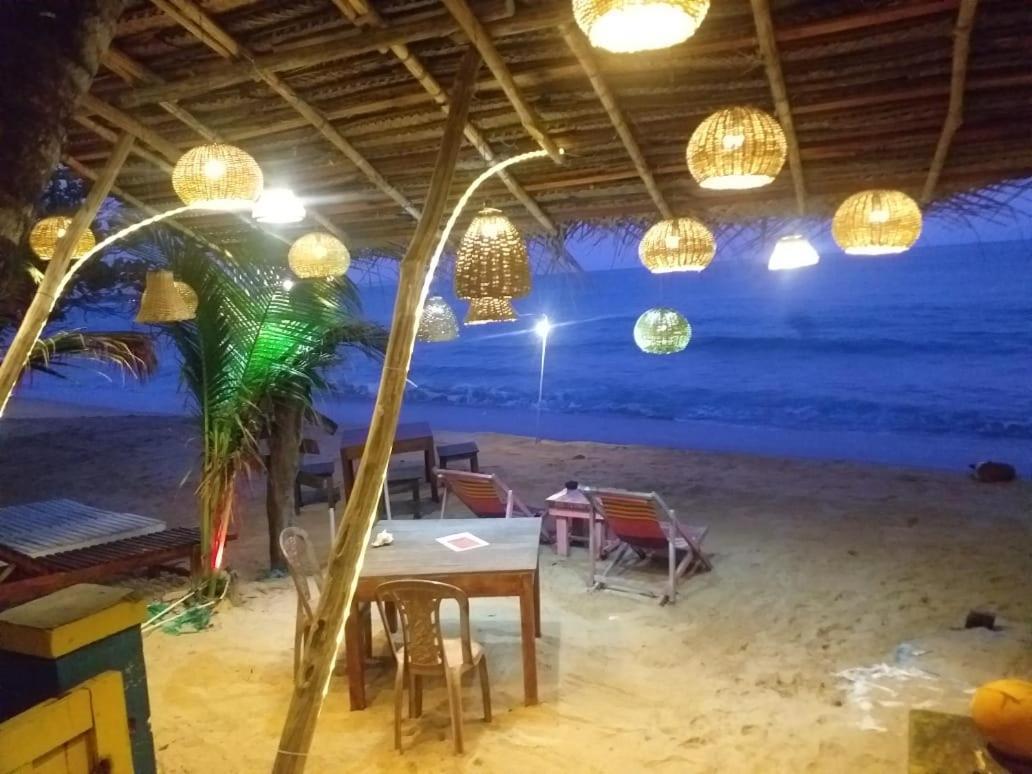 Lucky Sea Beach Hotel Tangalle Buitenkant foto